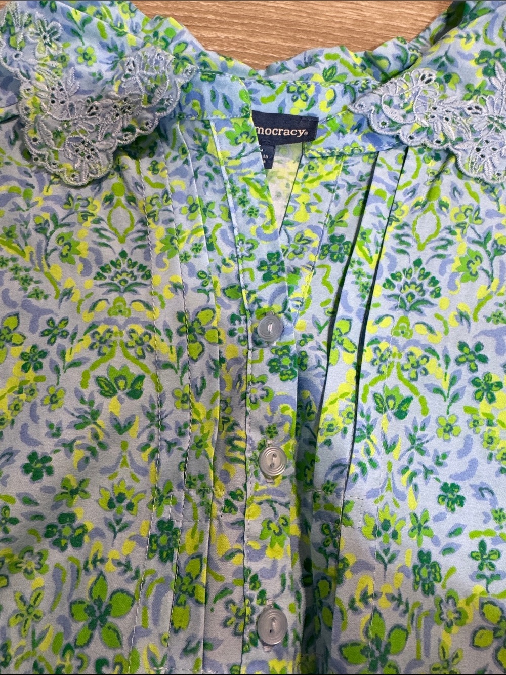 Democracy Sleeveless Scallop-Hem Floral Embroidered Top in Light Blue & Greens - Picture 5 of 9